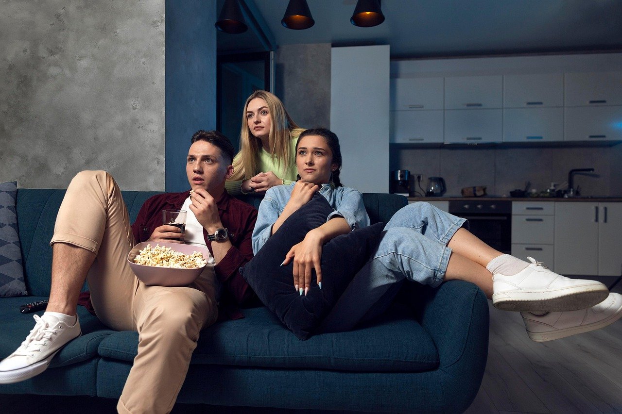 “O Ponto de Vista do Leitor Onisciente” Assume a Liderança nas Bilheterias no Primeiro Dia de Estreia