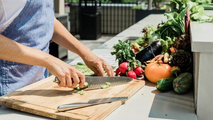 Como o estilo de vida moderno está transformando nossos hábitos alimentares?